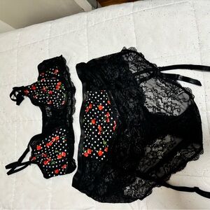 Torrid  bra size 2 high waist cheeky panty size 2 selling brand new.